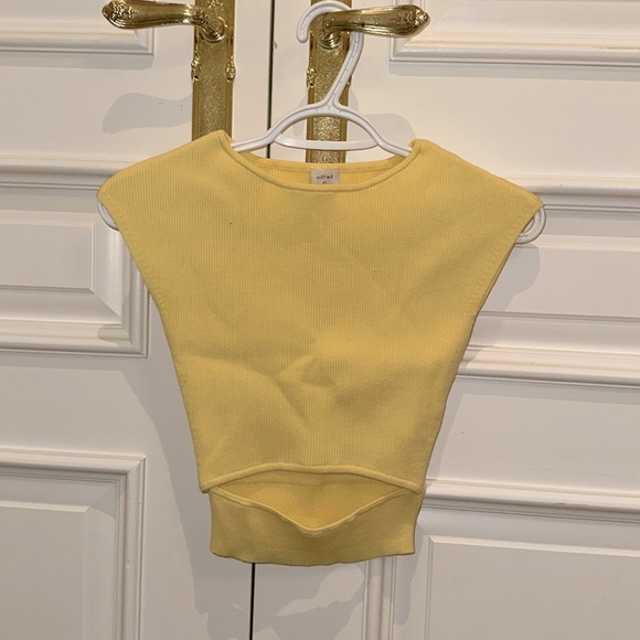 Wilfred Aritzia size xs butter yellow crop top - Picture 1 of 1